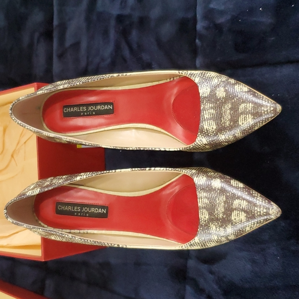 Charles Jourdan Pumps